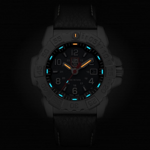นาฬิกาLuminox NAVY SEAL STEEL 3250 SERIES (Leather Strap) รุ่น XS.3251