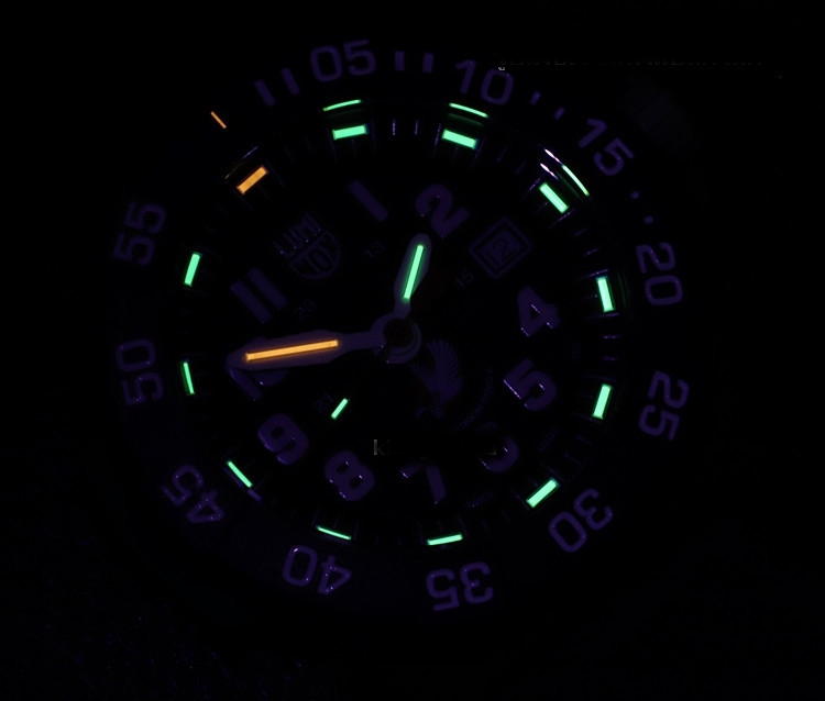 นาฬิกา Luminox Limited Edition ฝูงบิน 604 กองบิน 6 รุ่น XS.3501.SQ.N นาฬิกา Luminox Limited Edition ฝูงบิน 604 กองบิน 6 รุ่น XS.3501.SQ.N