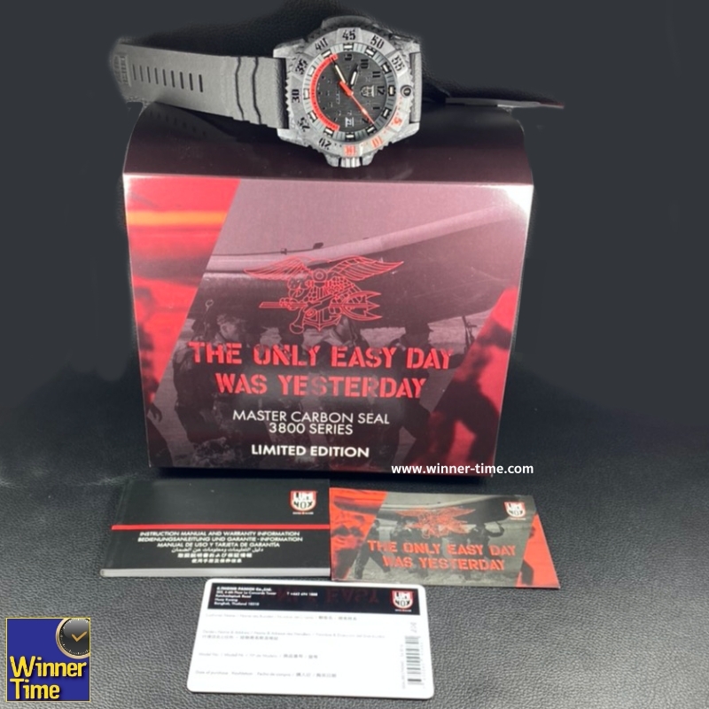 นาฬิกาLUMINOX LIMITED EDITION MASTER CARBON SEAL - THE ONLY EASY DAY WAS YESTERDAY รุ่น XS.3801.EY นาฬิกาLUMINOX LIMITED EDITION MASTER CARBON SEAL - THE ONLY EASY DAY WAS YESTERDAY รุ่น XS.3801.EY